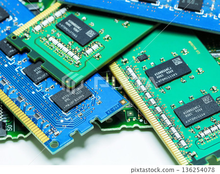 Semiconductor memory as an urban mine 136254078