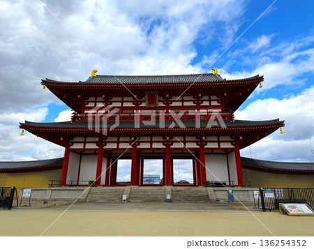 奈良縣平城宮遺址的朱雀門 136254352