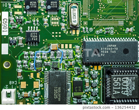 電子基板 136254432