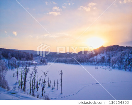 冬天的早晨 136254803