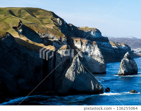 Strangely shaped rock formations bathed in slanting sunlight Strangely shaped rock formations bathed in slanting sunlight 136255064