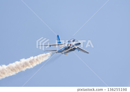 位於宮城縣東松島市的日本航空自衛隊松島空軍基地的「藍色衝擊」戰鬥機 位於宮城縣東松島市的日本航空自衛隊松島空軍基地的「藍色衝擊」戰鬥機 136255198