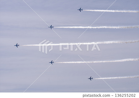 位於宮城縣東松島市的日本航空自衛隊松島空軍基地的「藍色衝擊」戰鬥機 位於宮城縣東松島市的日本航空自衛隊松島空軍基地的「藍色衝擊」戰鬥機 136255202