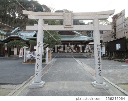 廣島縣廣島市!比治山神社的鳥居與參道 廣島縣廣島市!比治山神社的鳥居與參道 136256064
