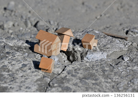 Image of a house collapsing due to a disaster (various insurance) 136256131