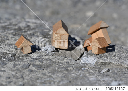 Image of a house collapsing due to a disaster (various insurance) 136256137