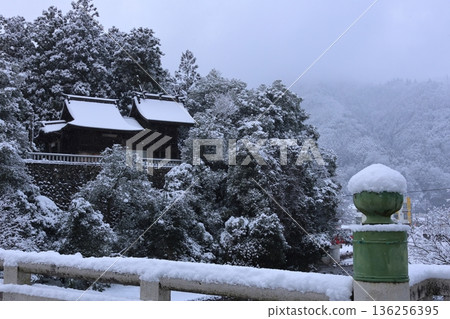 Snowy Roots and Rain Lodge 3 Snowy Roots and Rain Lodge 3 136256395