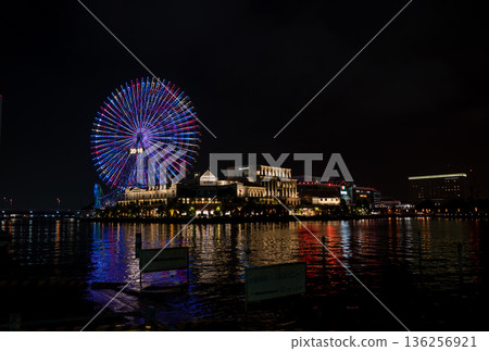 閃亮的夜晚摩天輪 136256921