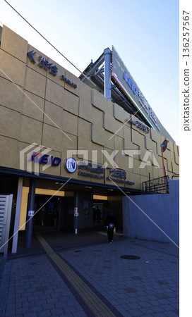 Shimokitazawa Station on the Keio Inokashira Line, the same station on the Odakyu Line, and transfer stations Shimokitazawa Station on the Keio Inokashira Line, the same station on the Odakyu Line, and transfer stations 136257567