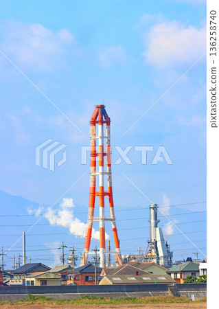 A view of a petrochemical complex with many factory facilities in Yokkaichi City, Mie Prefecture A view of a petrochemical complex with many factory facilities in Yokkaichi City, Mie Prefecture 136258740