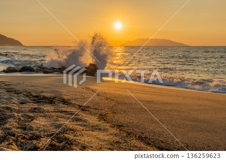Evening view of Nagata Inakahama Beach, Yakushima Island in the Offshore Alps (Autumn) 136259623