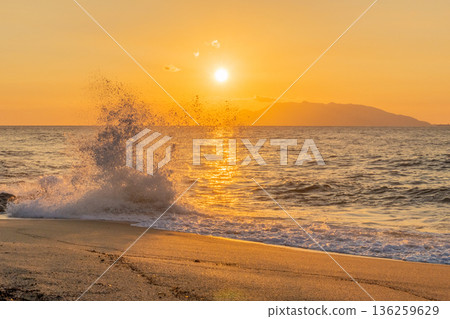 Evening view of Nagata Inakahama Beach, Yakushima Island in the Offshore Alps (Autumn) Evening view of Nagata Inakahama Beach, Yakushima Island in the Offshore Alps (Autumn) 136259629