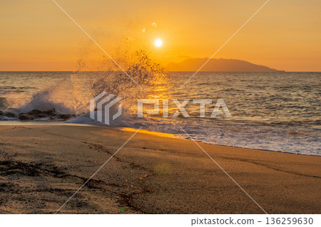 Evening view of Nagata Inakahama Beach, Yakushima Island in the Offshore Alps (Autumn) 136259630