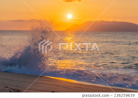 Evening view of Nagata Inakahama Beach, Yakushima Island in the Offshore Alps (Autumn) 136259639
