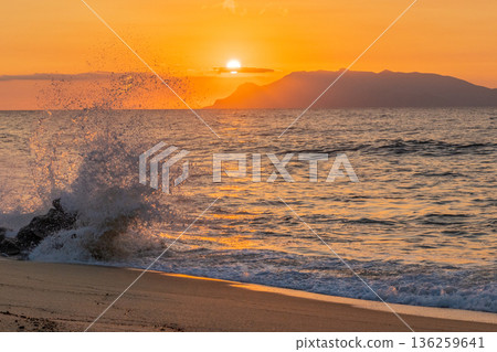 Evening view of Nagata Inakahama Beach, Yakushima Island in the Offshore Alps (Autumn) 136259641