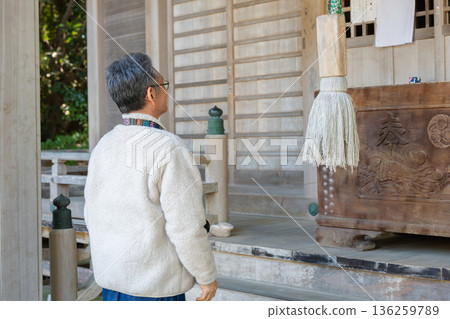 男性崇拜者 136259789