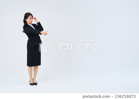 Businesswoman with a stressed expression 136259873