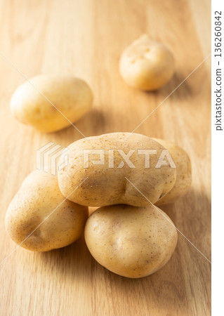 potatoes 136260842