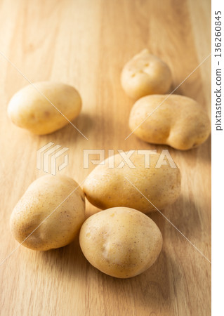 potatoes 136260845