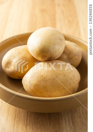 potatoes potatoes 136260858