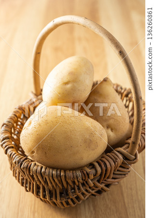 potatoes potatoes 136260861