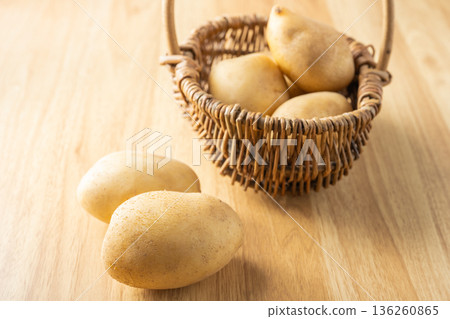 potatoes potatoes 136260865