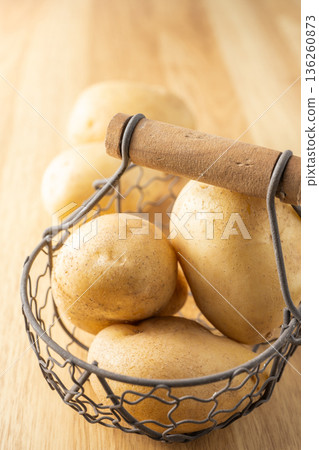 potatoes 136260873