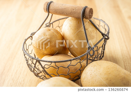 potatoes potatoes 136260874