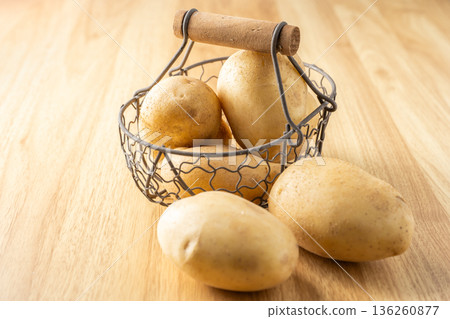 potatoes potatoes 136260877