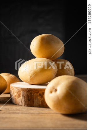 potatoes 136260909