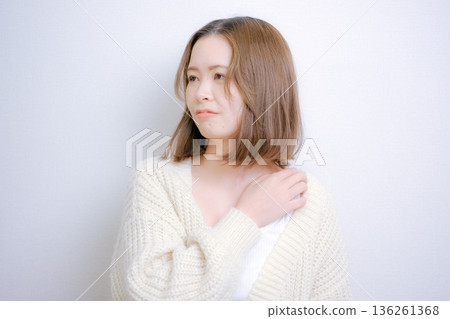 Woman in white knit 136261368