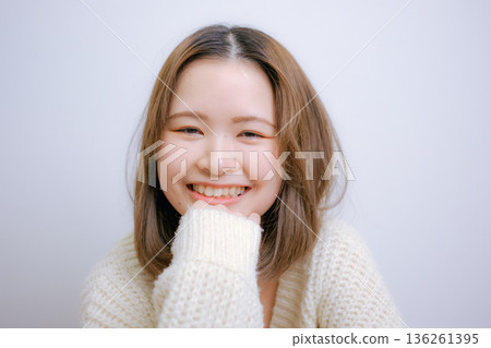 Woman in white knit 136261395