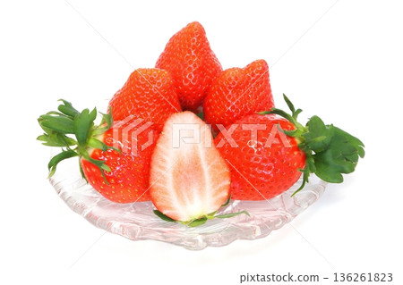 新鮮採摘的草莓（彌生姬） 136261823
