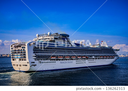 Diamond Princess departing from Yokohama Port Diamond Princess departing from Yokohama Port 136262313