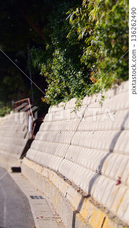 Retaining walls to prevent landslides 136262490