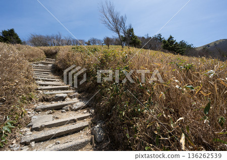 Mount Tsurugi, Tokushima Prefecture Mount Tsurugi, Tokushima Prefecture 136262539