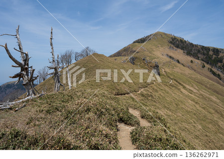 Mount Tsurugi, Tokushima Prefecture Mount Tsurugi, Tokushima Prefecture 136262971