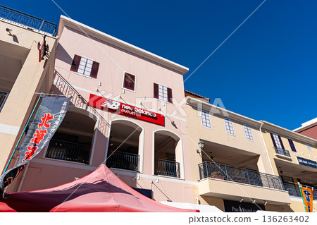 Looking up at the sky at Mitsui Outlet Park Tama Minami-Osawa, Minami-Osawa, Hachioji City, Tokyo 136263402