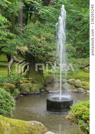Kenrokuen fountain 136265248