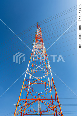 Power line tower standing on the right bank of the Yodo River, Takatsuki City, Osaka Prefecture 136265380
