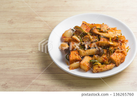 Deep-fried tofu stir-fried with kimchi and king oyster mushrooms Deep-fried tofu stir-fried with kimchi and king oyster mushrooms 136265760