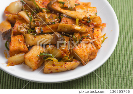 炸豆腐炒泡菜杏鮑菇 136265766
