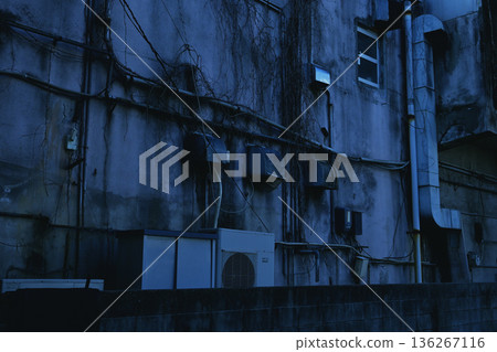 An eerie appearance! The wall of an old building that no one uses An eerie appearance! The wall of an old building that no one uses 136267116