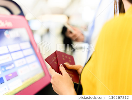 Passport and touch panel ■Photography cooperation: Kansai International Airport (KIX) 136267212