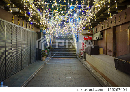 後街燈火通明 後街燈火通明 136267404
