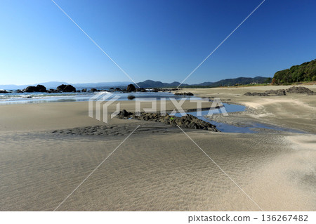 Mirror-like sandy beach Mirror-like sandy beach 136267482