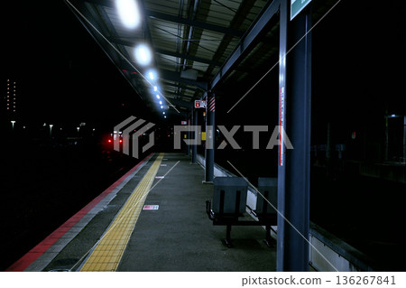 Just before the last train, the station is deserted and my anxiety increases. 136267841