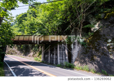 [Ogouchi Line] Abandoned railway bridge and tunnel over the national highway 136269062