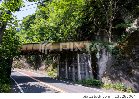 [Ogouchi Line] Abandoned railway bridge and tunnel over the national highway 136269064