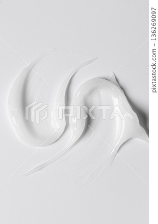 A sample of a moisturizing cosmetic product for the body. Gel or cream or serum for the skin. A sample of a moisturizing cosmetic product for the body. Gel or cream or serum for the skin. 136269097